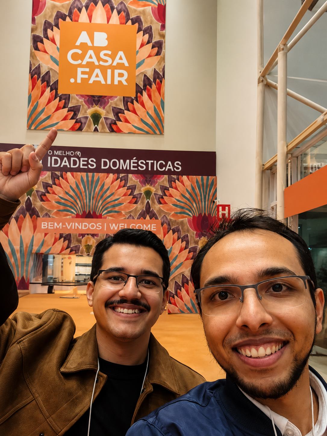 Fundadores Ryan e Hernandes na AB Casa Fair